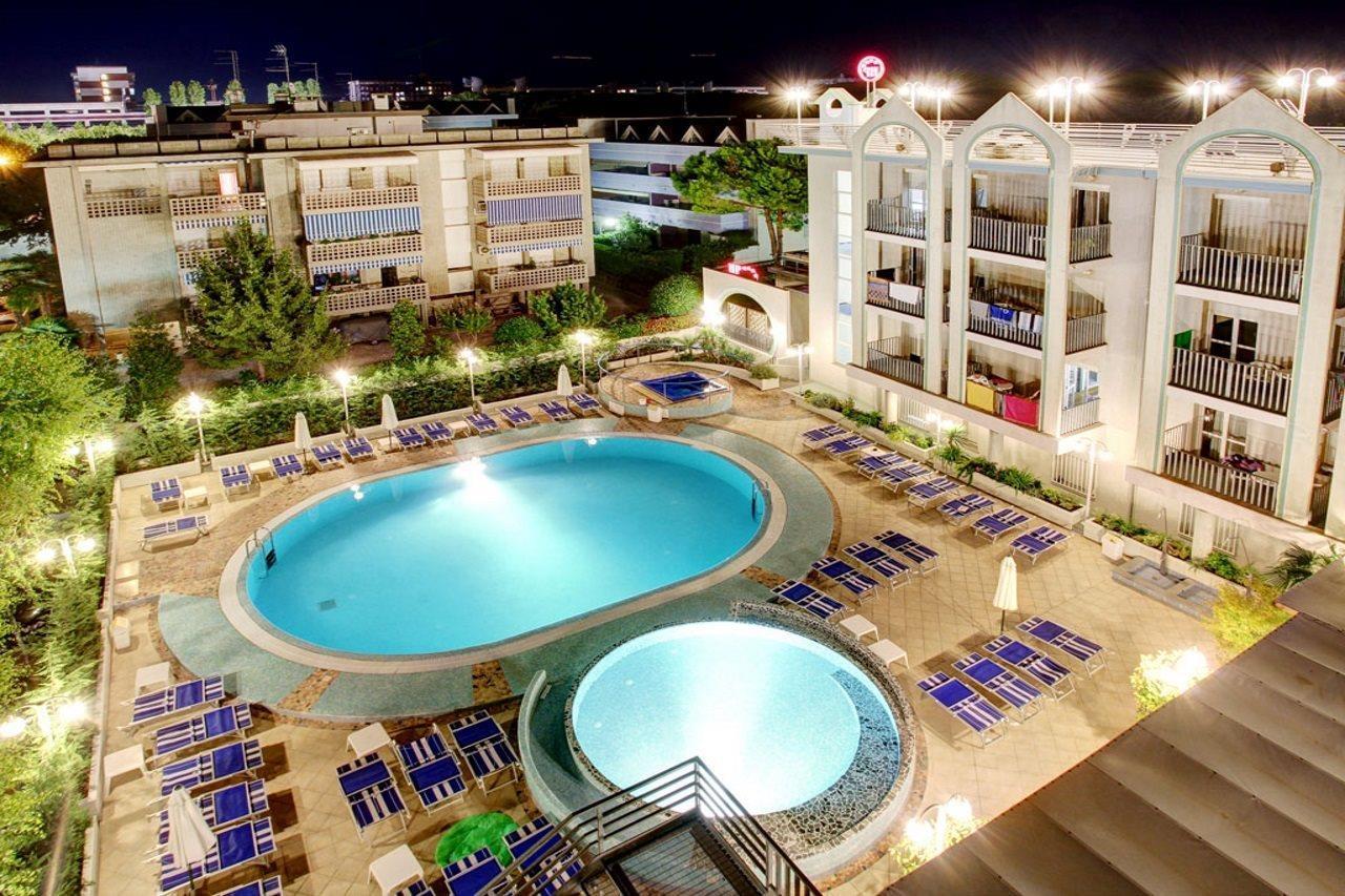 Hotel Palace Lignano Sabbiadoro Exterior foto